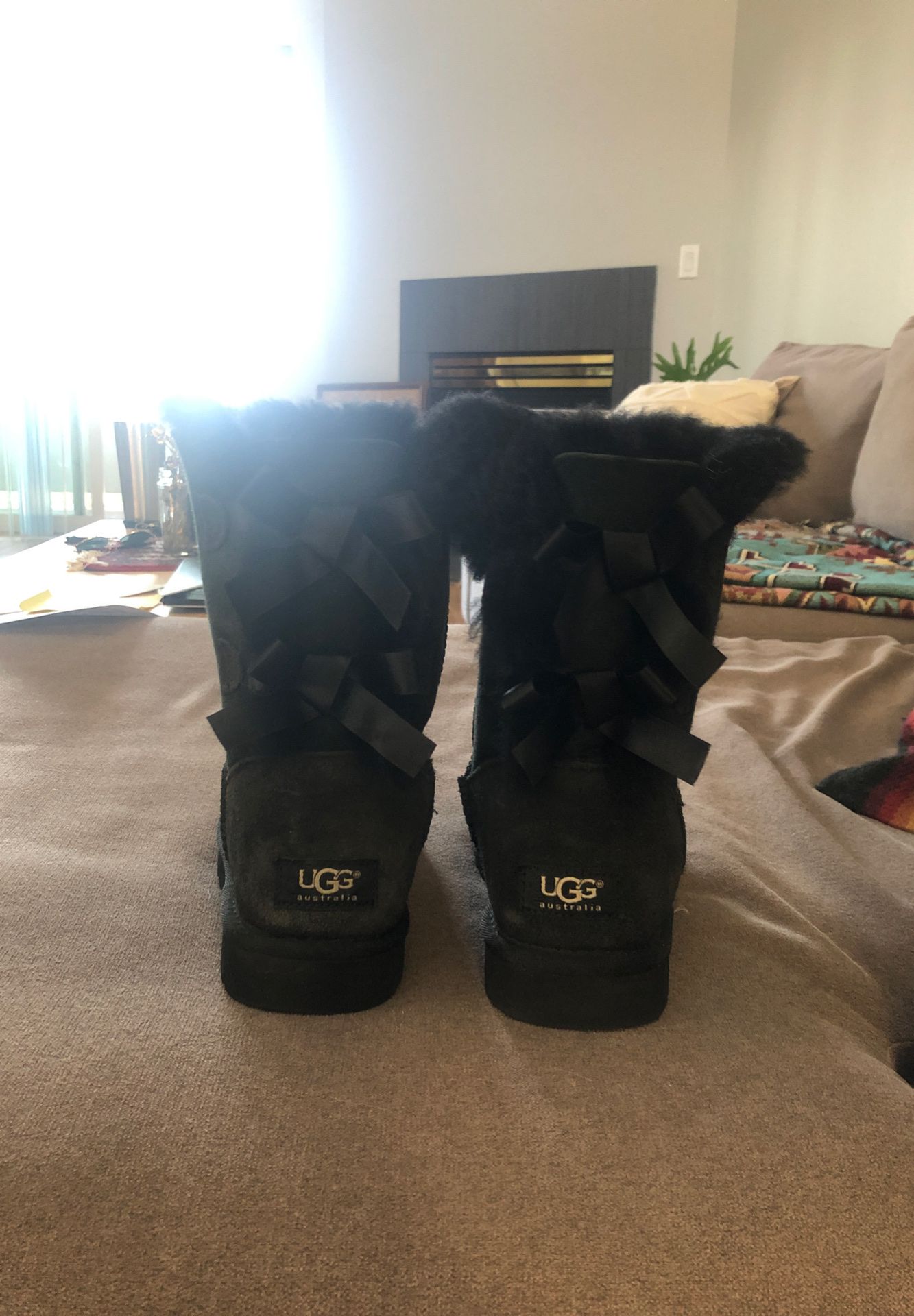 Size 7 new black Ugg boots