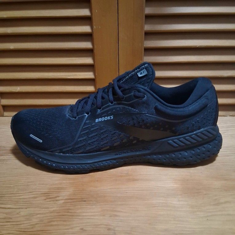 Brooks Adrenaline 21 Men's Running Shoe * Size: 11 (Medium)