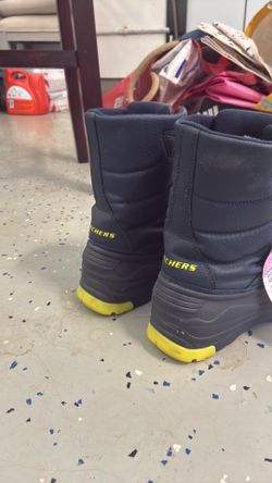 Skechers snow shoe kids size3- $15