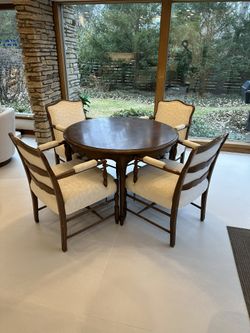 Round Dining Table With 4 Chairs