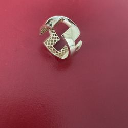 585/14K yellow solid gold statement ring size 7.75-8 In excellent condition  3.46 grams  Beautiful unique design