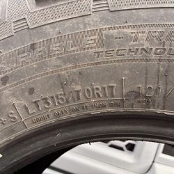 315 70 R17 Tire Set Only 2 
