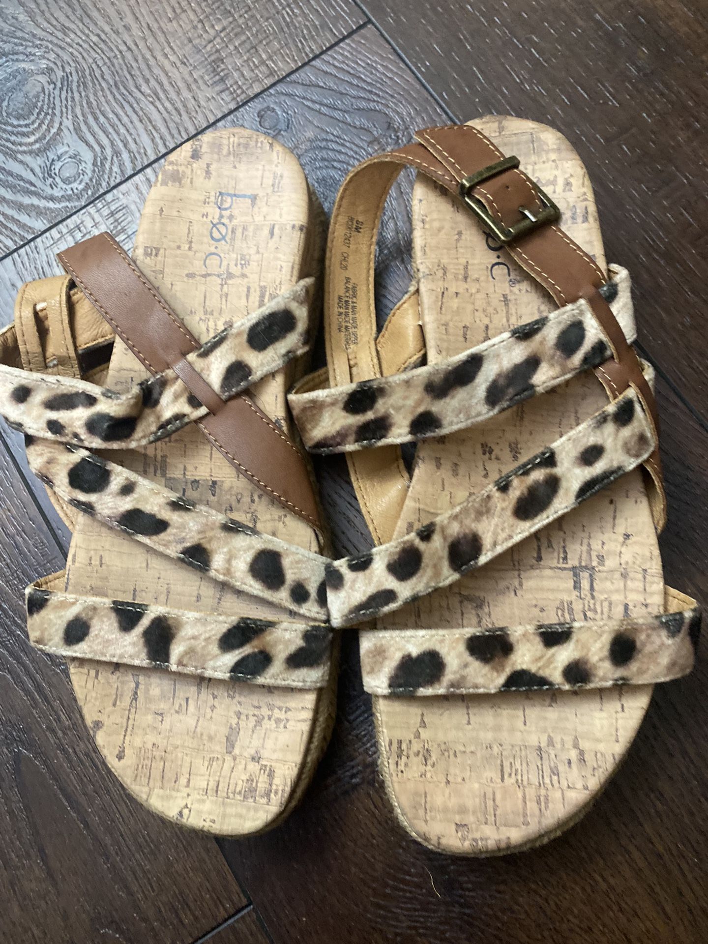 Womans Cheetah Sandals Size 8 By Boc