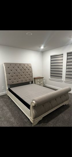 Luxury Queen Upholstered Sleigh Bedroom Set – Excellent Condition