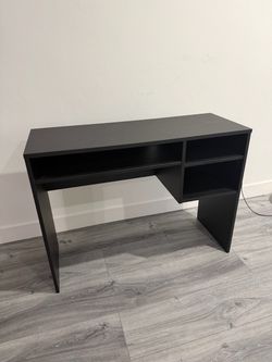 Black Desk