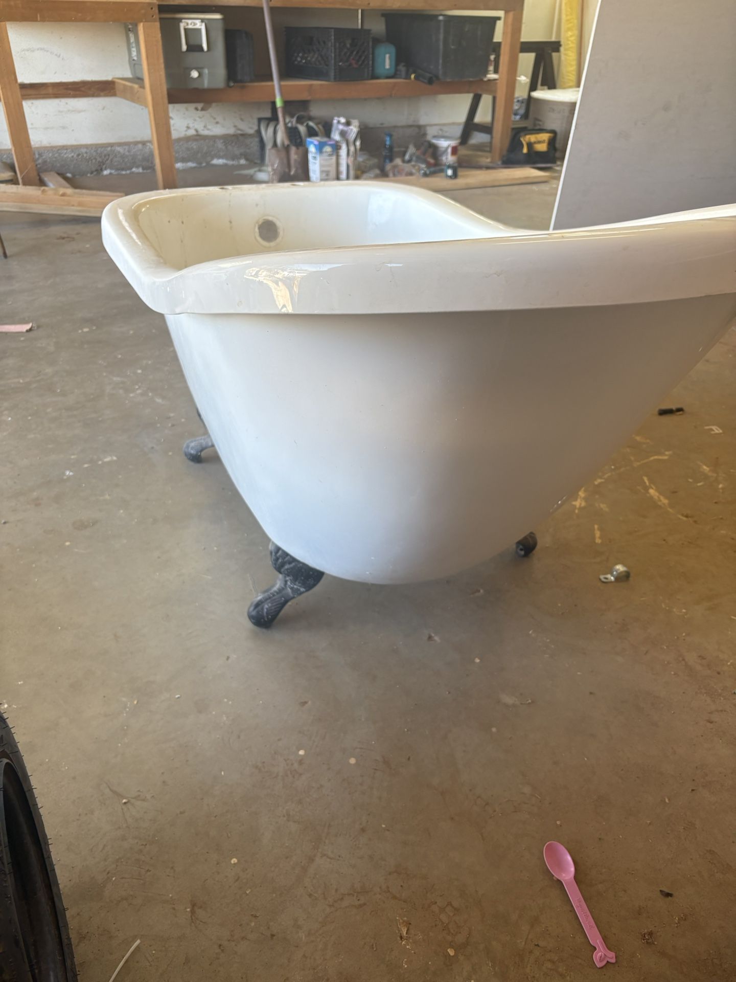 AquaDen Bathtub