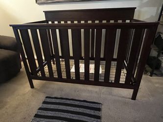 Baby Crib Converts To Toddler Bed - No Mattress
