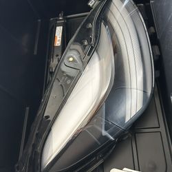 Tesla Model 3/Y  2021-2023 Headlight Passenger Side