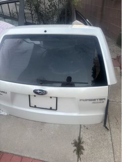 TAILGATE TRUNK 2009-2013 SUBARU FORESTER (PEARL WHITE).