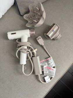 Shark Hair Dryer with diffuser and smoothing attachments