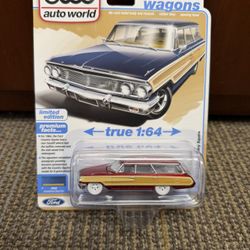 Ultra Red Chase 1964 FORD COUNTRY SQUIRE Auto World 1/64 Scale