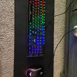 Keyboard And Mouse With Mat.