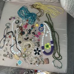 vintage jewelry 