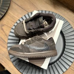 Travis Scott Dark Velvet Kids Sz6c