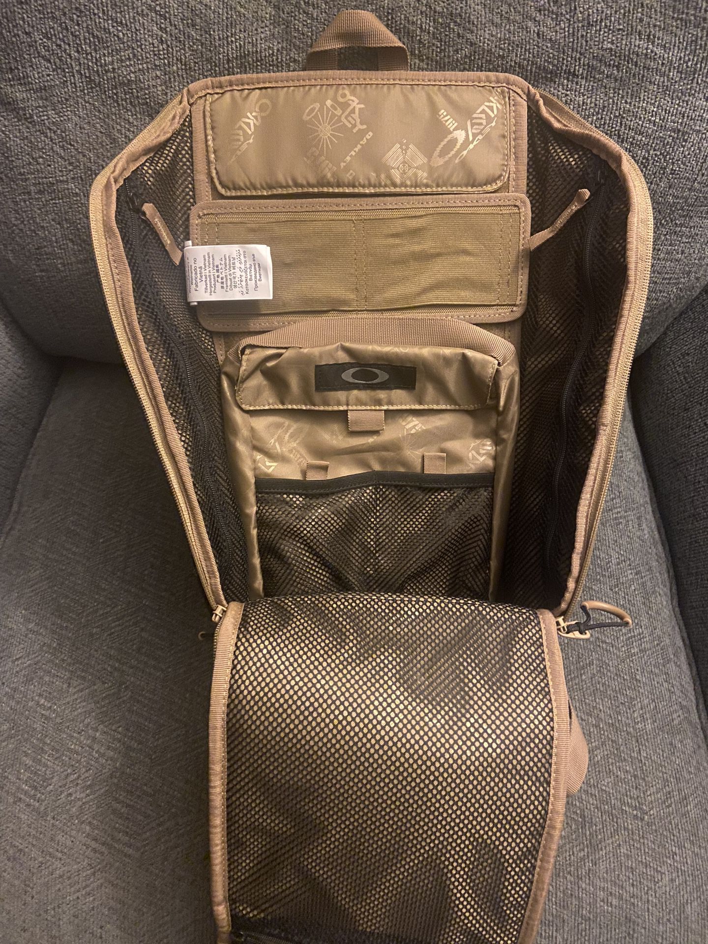 Oakley Extractor Sling Pack  for Sale in Corona, CA - OfferUp
