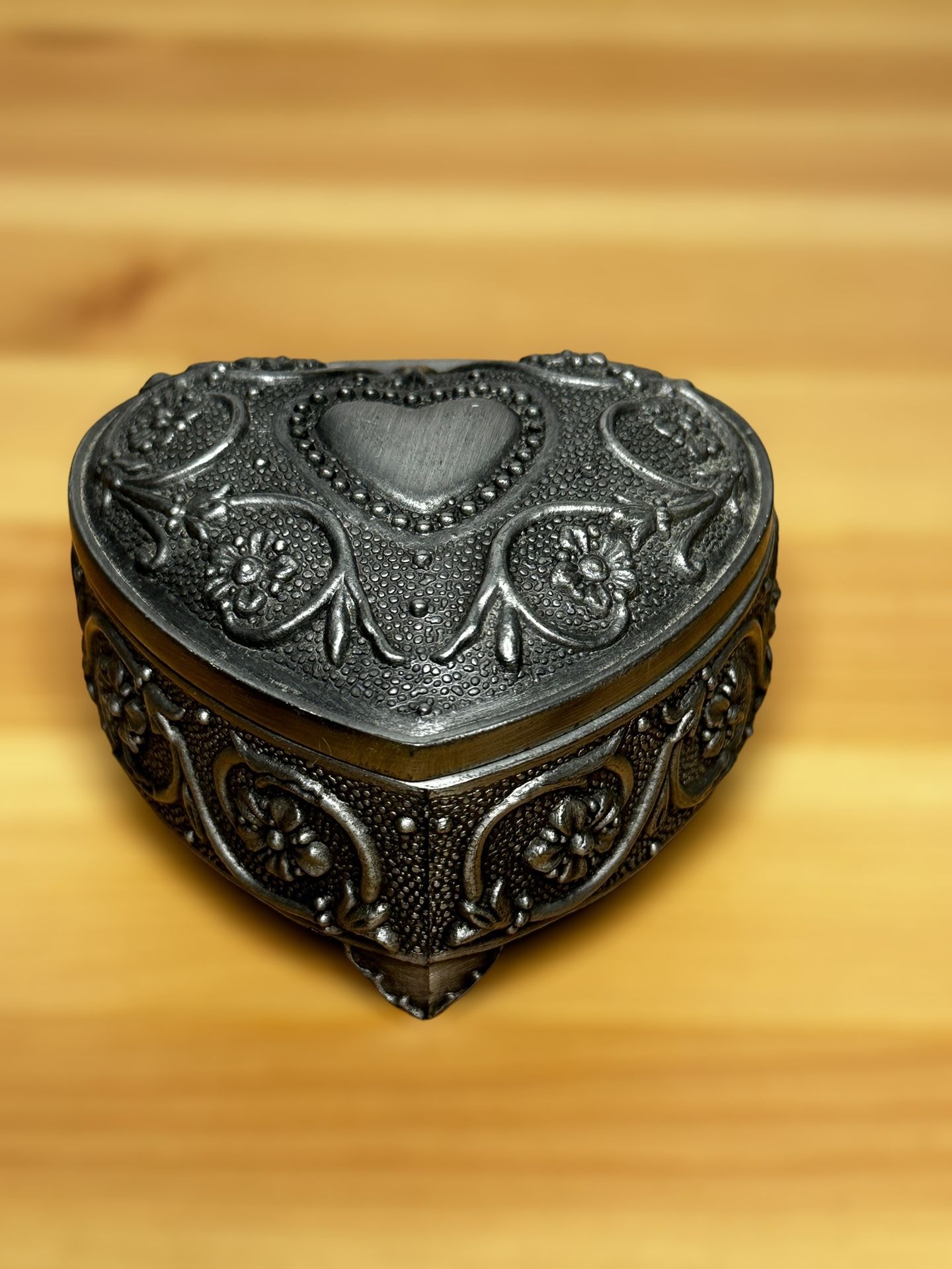 Vintage Heart Shaped Trinket Jewelry Box Ornate Metal Fabric Lined
