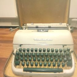 Vintage 1953 REMINGTON MIRACLE TAB QUIET-RITER Typewriter w/ Hard Case