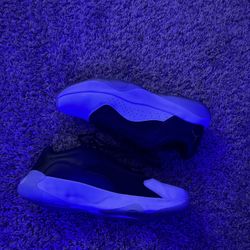 Jordan 11 CMFT Low Black White Iced Lilac Sneakers 
