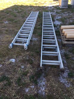 Selling two ladder 32" and 28"