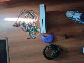 Xbox one S with purple controller and turtle beach headset.
