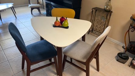 Negotiable!!! Dinning room!