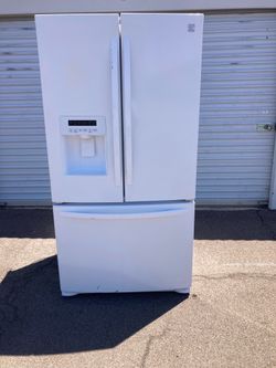 Kenmore three-door Fresh Door white in good condition, clean and pleasant, one month warranty, delivery available. Dimensions: W36-D31-H69