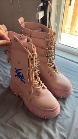 Comic con boot size 10