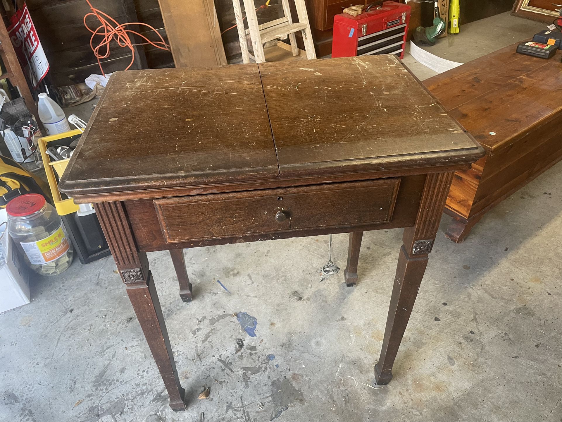 1924 Singer Sewing Machine And Table