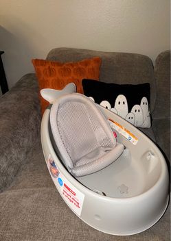 Skip Hop baby bath tub