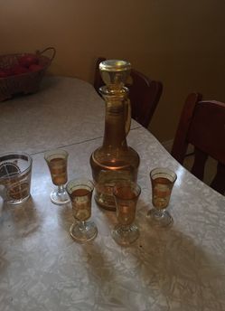 Gold bottle with shot glasses 3 and two extra glasses for drinks