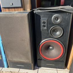 Cerwin Vega 15” 🔈 3-way Speakers….Strong Bass!