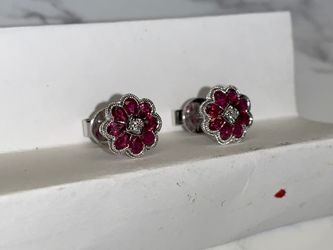 Ruby set in18k white gold