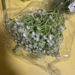 18 Packs Of White Plastic Baby Breath Artificial 