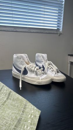 Nike Blazers Womens 8