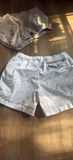 Size medium 5.5 chubbies shorts
