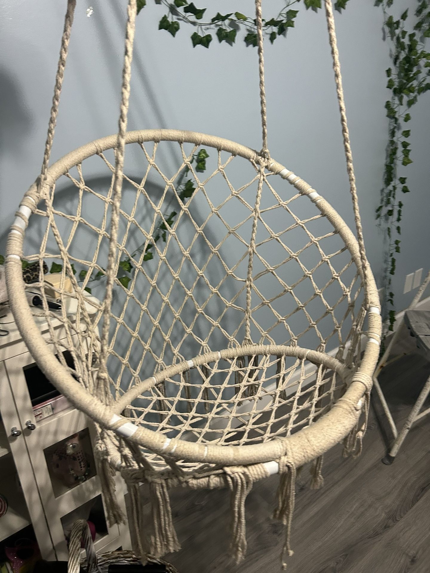 hanging swinging chair