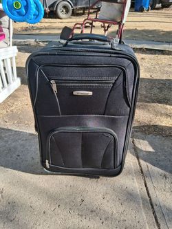 !! Suitcase  Carry On  20 In Height