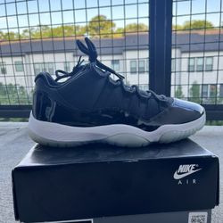 Jordan 11 low Space Jam Size 11