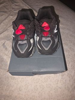 KIDS GREY & BLACK NEW BALANCE 9060 -SIZE 5