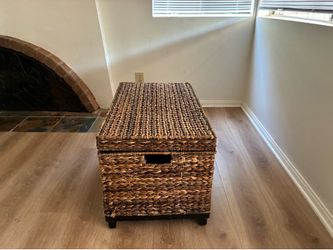 Wicker chest