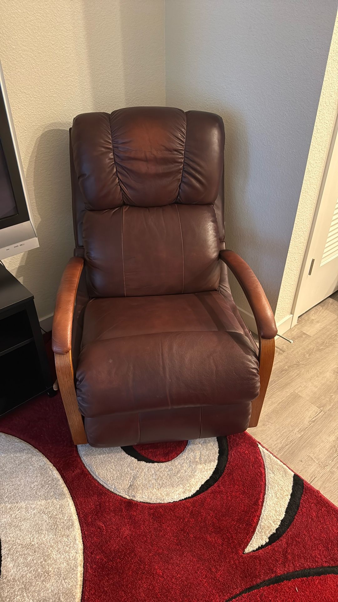 Rocking chair (READ DESCRIPTION)