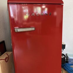 Refrigerator- Compact Small Like New 