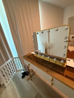 Hollywood glam make up mirror