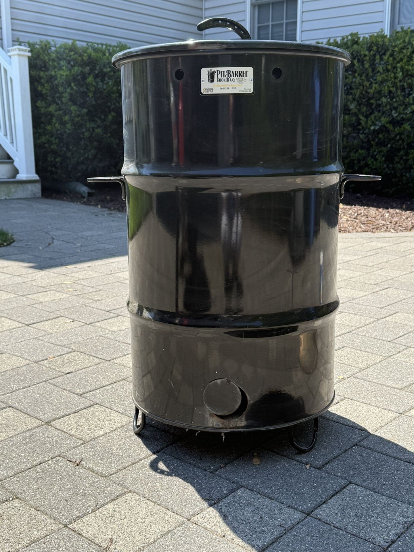 Pit barrel Co Smoker
