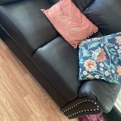 Love Seat And Sofa Great Brown Black Leather Stain Free Bug Free . Very Confortable 