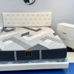 New White/Gold King Bedroom Set