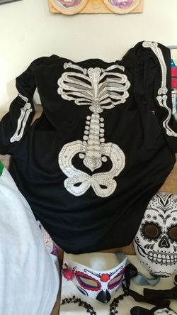 Dia de lis muertos costumes