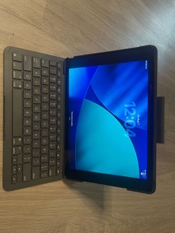 Apple iPad with Keyboard Case 8th gen