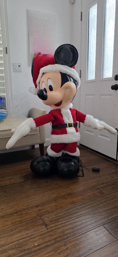Disney Animated Holiday Mickey Mouse