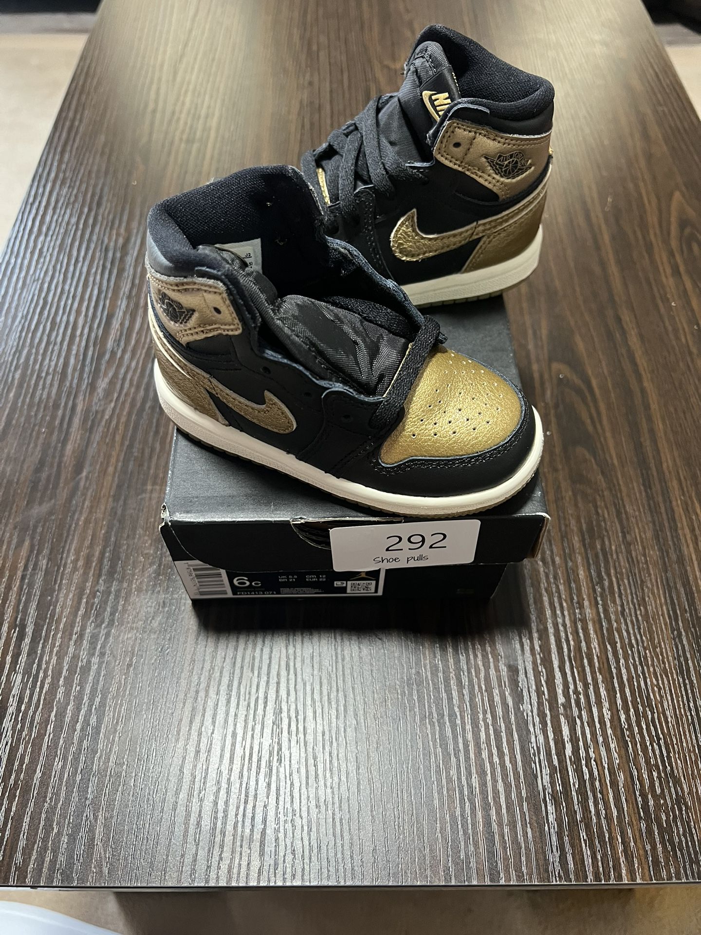Jordan 1 retro high og Size 6c SKU-Fd1413-071